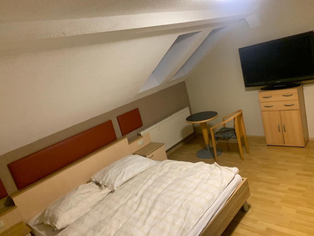 Appartamento Ristorante Adria Gloggnitz Esterno foto