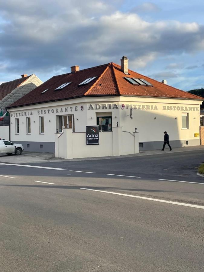 Appartamento Ristorante Adria Gloggnitz Esterno foto